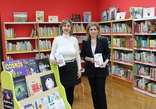 Cristina Aranda y Beatriz Guerra en la Biblioteca Municipal Gerardo Moraleja Yaiza Cobos